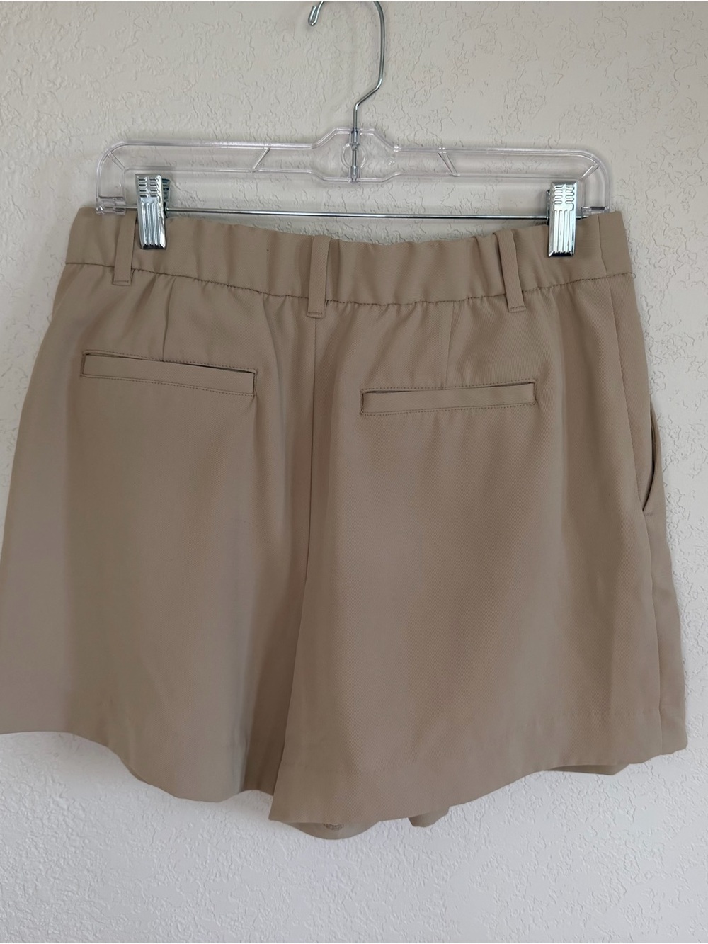 Gap High-Rise Pleated Women's Shorts in Beige - Picture 3 of 8